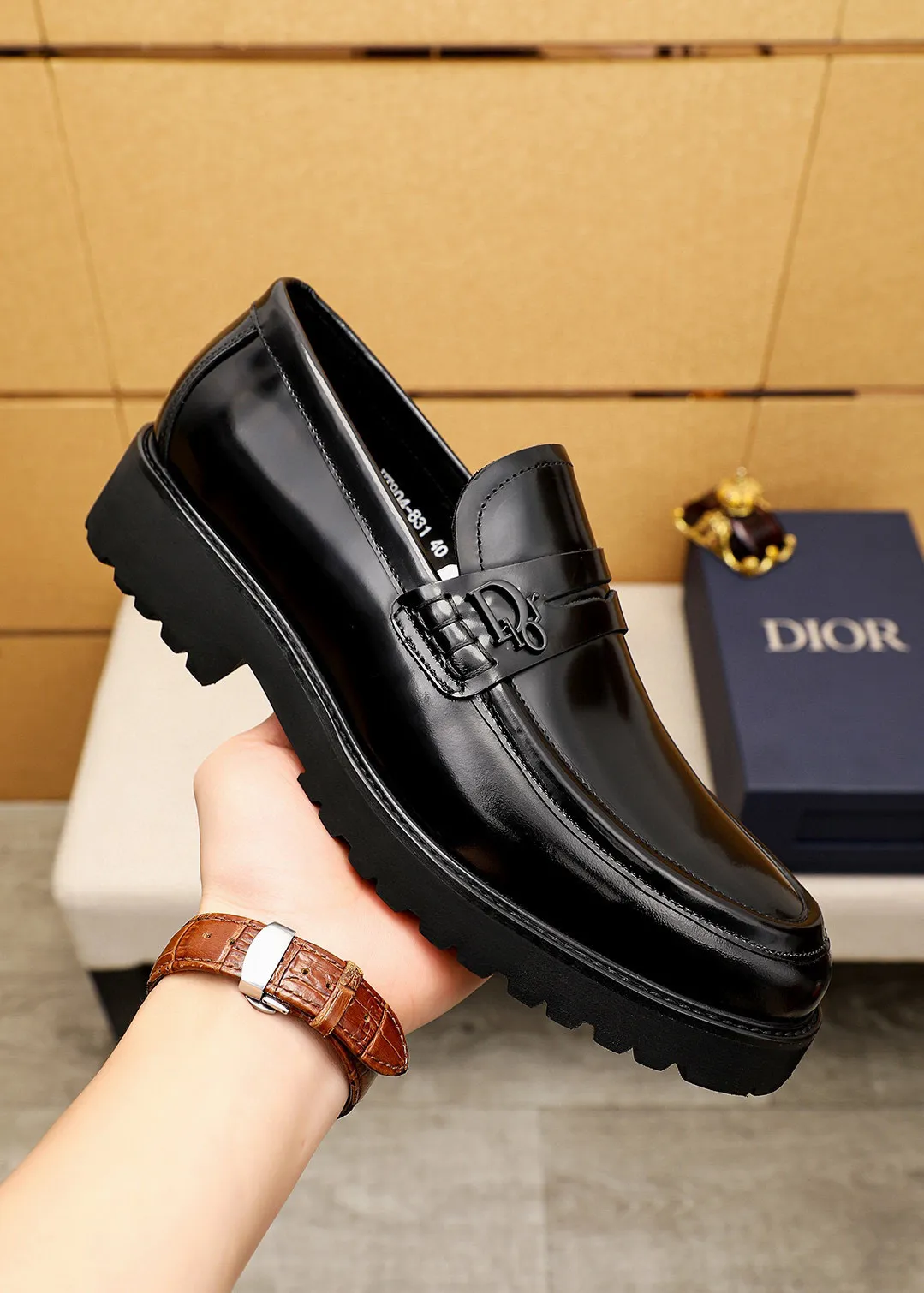 Men's shoes 💰460 💐 Product trademark: Dior "Dior" casual leather shoes Regular size: 39-44 (38.45🉑️customized) Product materials: Selected original open-edge beaded cowhide upper imported from Italy, imported water-dyed cowhide lining. Strong three-dimensional visual effect, foam outsole Color: 1⃣️color optional